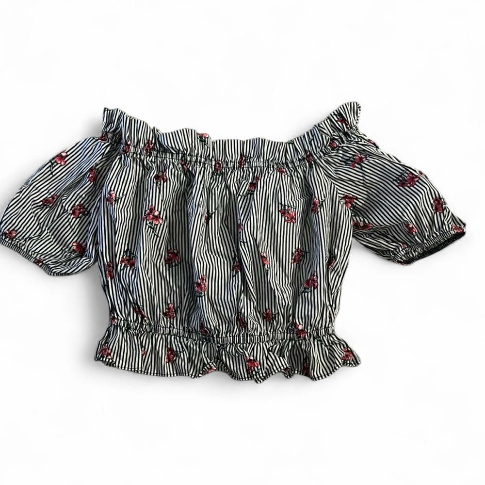 Off the Shoulder Ruffle Crop Top - Picture 2 of 3